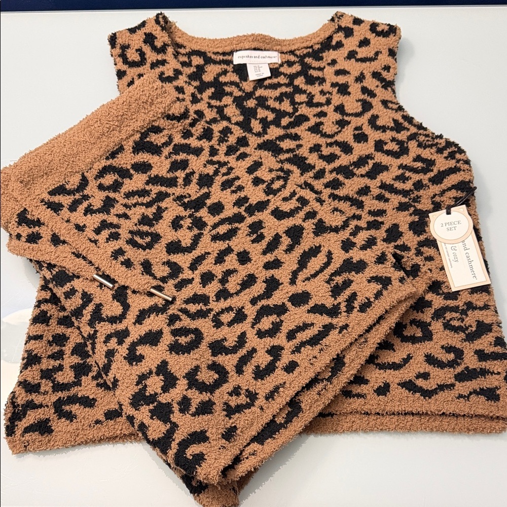NWT Cupcakes and Cashmere Cozy Leopard Print Set